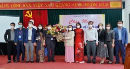 Bí thư Thị ủy Phạm Thị Hồng Toan chúc mừng Ngày Nhà giáo Việt Nam