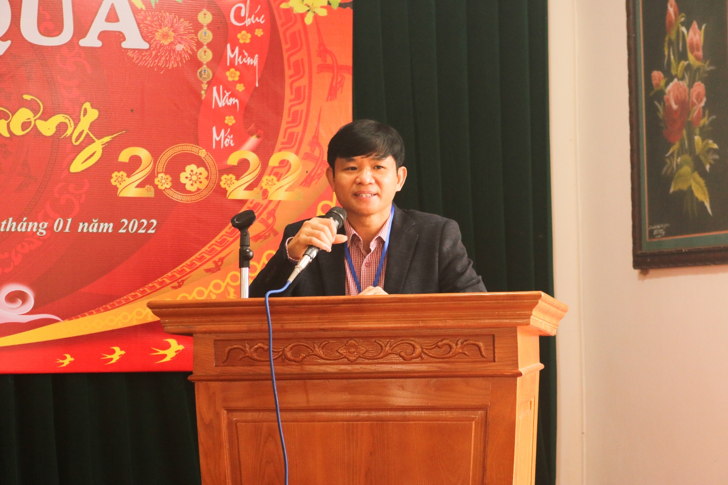 Thầy giáo Nguyễn Hồng Hải - Bí thư Chi bộ - Hiệu trưởng nhà trường phát biểu tại buổi lễ.
