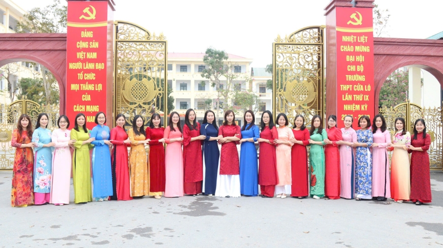 CHÙM NẮNG CUỐI XUÂN TRONG SÂN TRƯỜNG