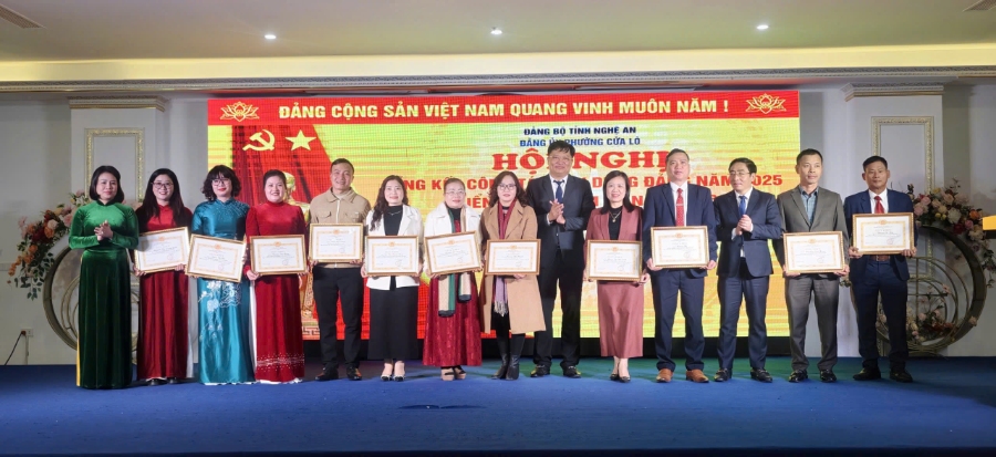 Chi bộ trường THPT Cửa Lò được nhận Giấy khen